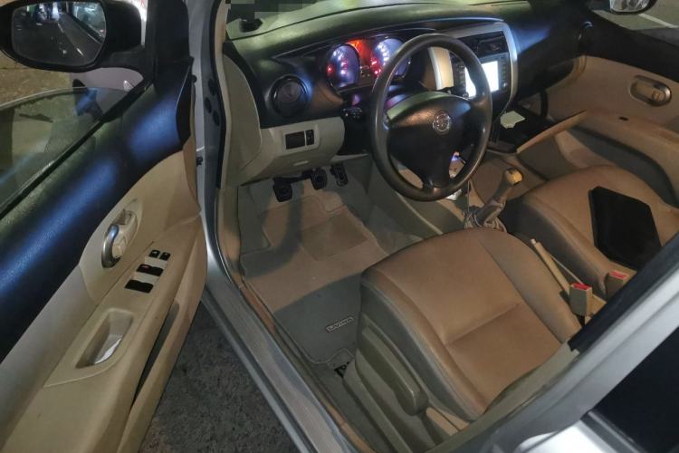 Used Nissan Livina 2013 1.6XE Manual Comfort Edition