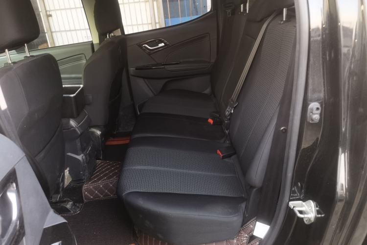 Used Isuzu D-MAX 2020 2.5T Two-Wheel Drive Manual Navigation Version China VI Standard Extended Length JE4D25Q6A
