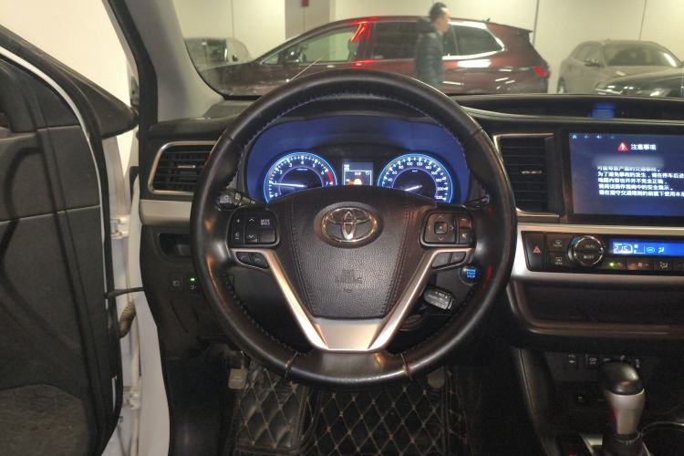 Used Toyota Highlander 2018 2.0T Four-Wheel Drive Luxury Edition 7 Seats China V Emission Standard