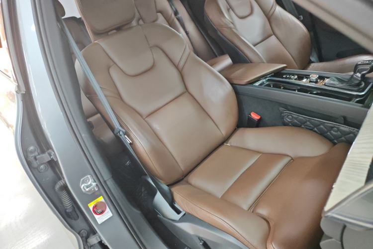 Used Volvo XC60 2021 T5 4x4 Smart Luxury Edition
