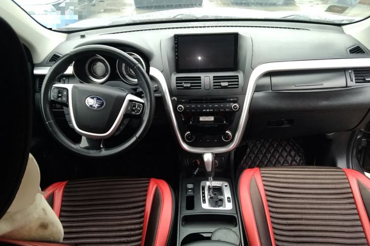 Used Bestune X80 2013 2.0L automatic comfort version Center Console