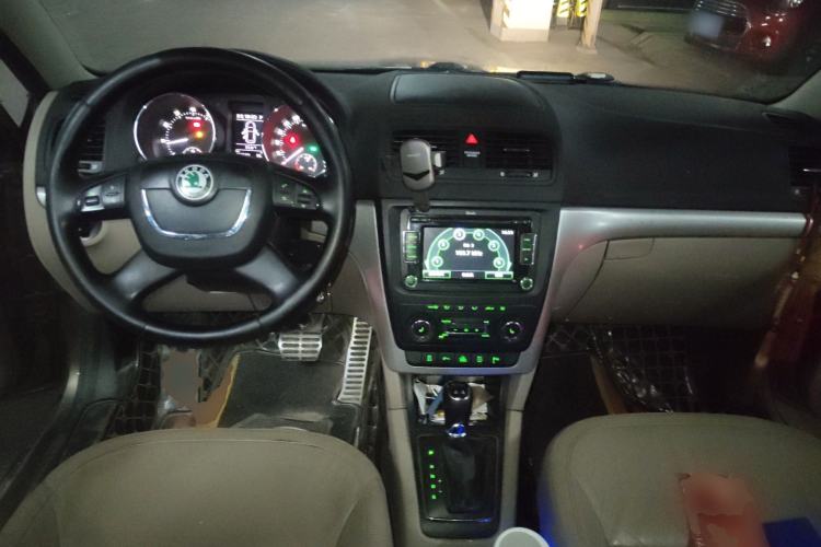 Used Skoda Yeti 2013 1.8T DSG Prestige Edition Center Console