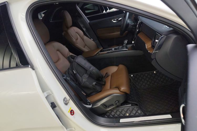 Used Volvo XC60 2021 T5 4x4 Smart Luxury Edition