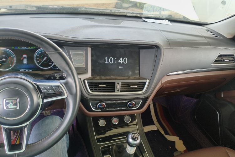 Used Zotye T600 2016 Sport Edition 1.5T Manual Prestige Model Center Console