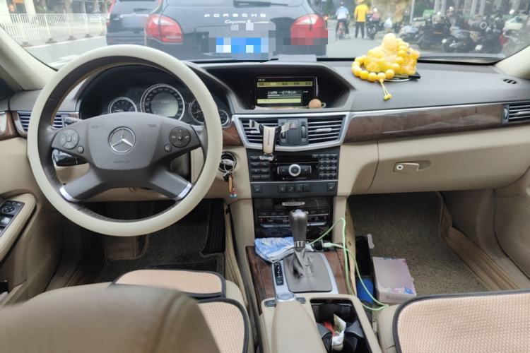 Used Mercedes-Benz E-Class 2010 E 260 L CGI Elegant Model Center Console