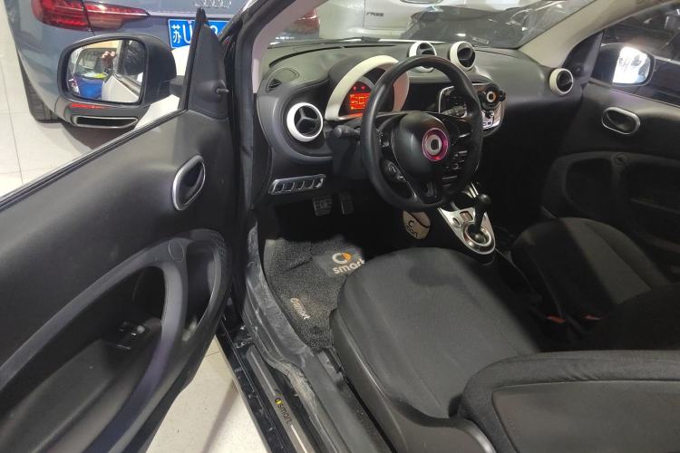 Used smart fortwo 2015 1.0L 52 kW hardtop Dynamic version