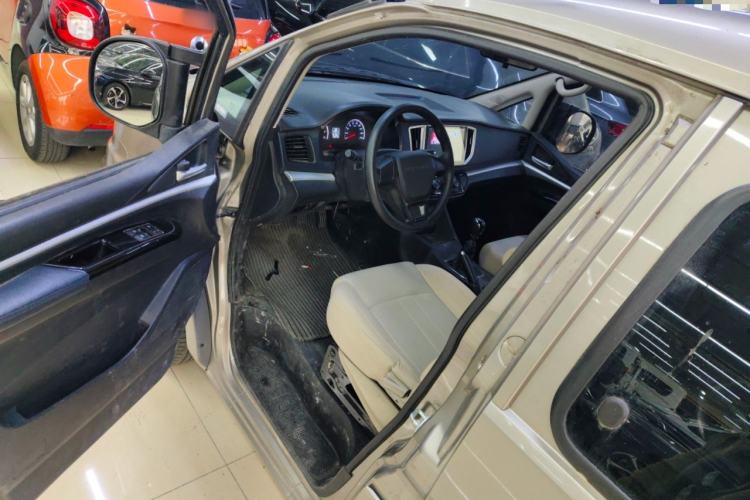 Used FORTHING Lingzhi 2022 M5L 2.0L Utility Model 7 Seats Driver Seat