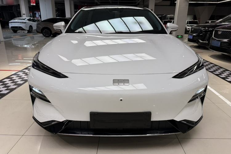 Used Geely Galaxy E8 2024 550 km Range Rear-Wheel-Drive PRO
