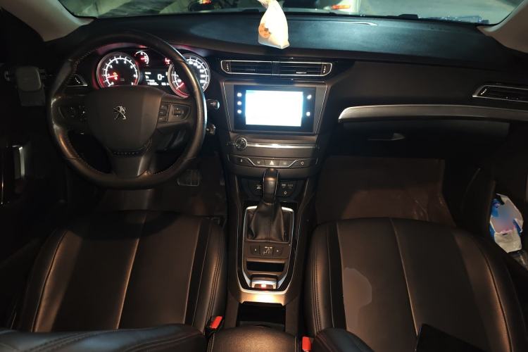 Used Peugeot 408 2014 1.8L Automatic Luxury Edition Center Console