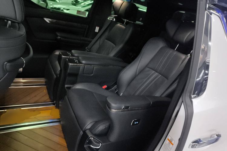 Used Toyota Alphard 2021 Dual-Engine 2.5L Prestige Edition
