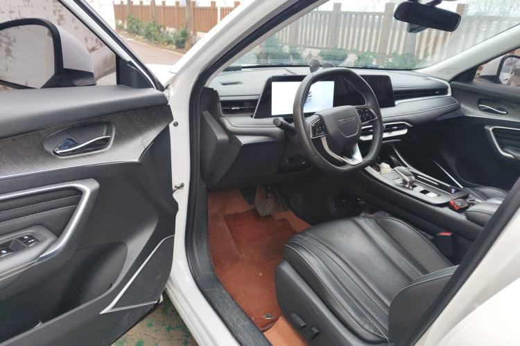 Used Venucia V 2022 260T Black Horse Edition – Top-Tier Choice
