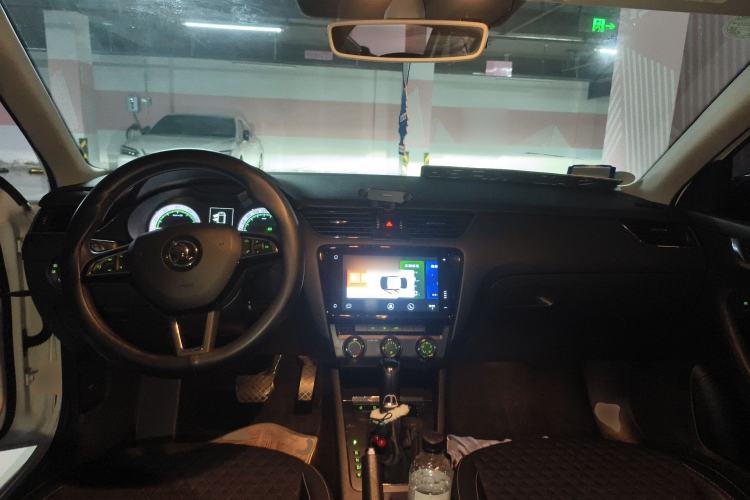 Used Skoda Octavia 2019 TSI280 DSG Luxury Edition Station Wagon China VI Standard Center Console