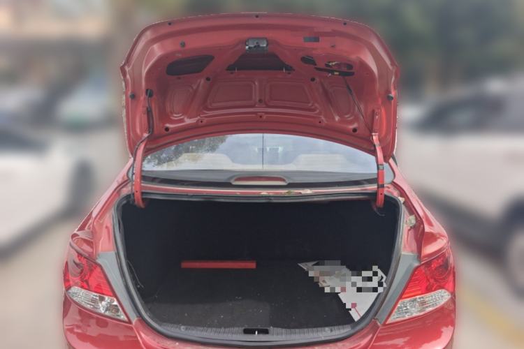 Used Hyundai Verna (older generation) 2010 Sedan 1.4L Manual Comfort GS Trunk