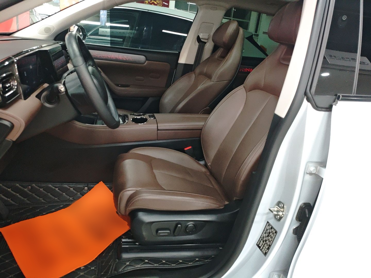 Переднее сиденье в автомобиле