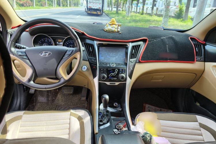 Used Hyundai Sonata 2013 2.0L Automatic Prestige Edition Center Console