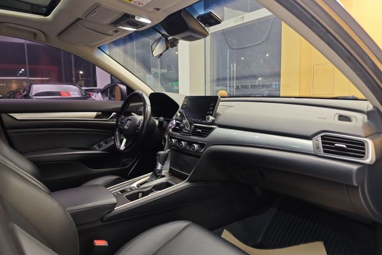 Used Honda Accord 2018 260TURBO Luxury Edition China VI Interior 12
