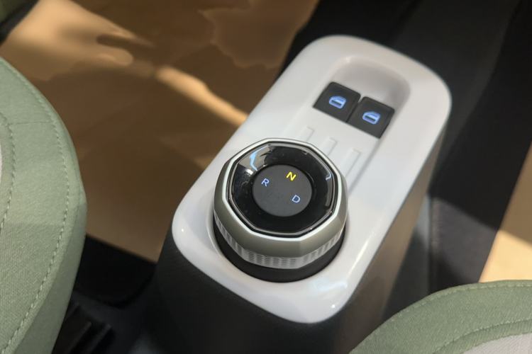 Used Geely Galaxy Panda 2025 210 km – Yuanqi Bear Gear Lever