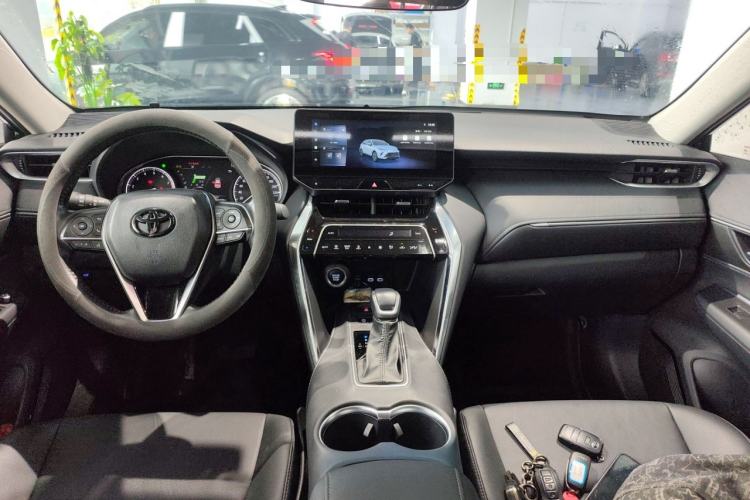 Used Toyota Venza 2023 2.0L CVT Two-Wheel Drive Luxury Edition Center Console