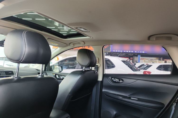 Used Nissan Tiida 2019 1.6L CVT Smart Drive Version China VI Standard Headliner