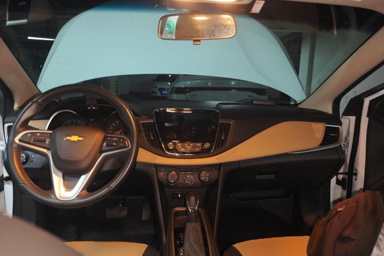 Used Chevrolet Monza 2022 320 Automatic Enjoyment Sunroof Version Center Console