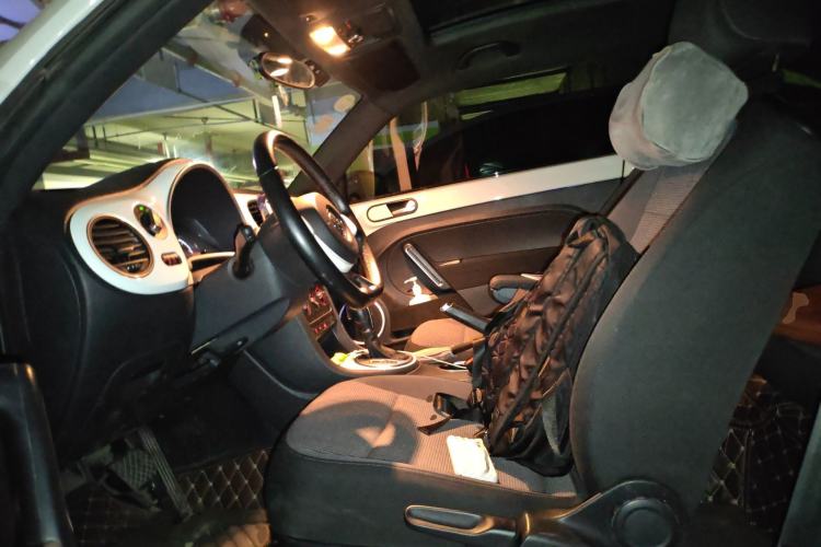 Used Volkswagen Beetle 2015 180TSI model
