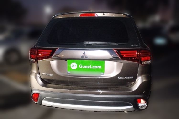 Used Mitsubishi Outlander 2018 2.4L 4x4 Elite Edition 5 Seats Rear