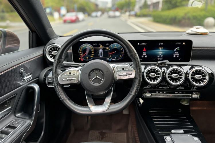 Used Mercedes-Benz A-Class 2020 Restyled A 200 L Sport Sedan Fashion Version Interior 3