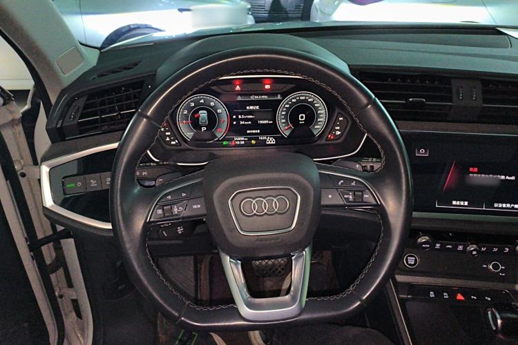 Used Audi Q3 2023 35 TFSI Fashion Dynamic Model (1.5T) Steering Wheel