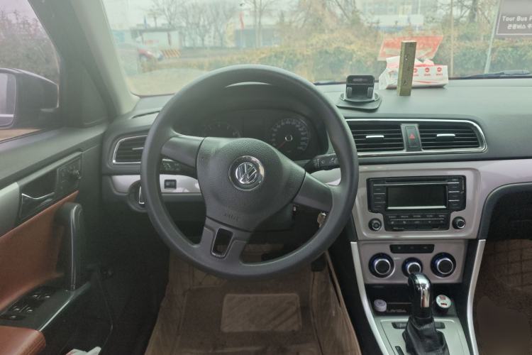 Used Volkswagen Lavida 2013 Revised Classic 1.6L Automatic Fashion Edition
