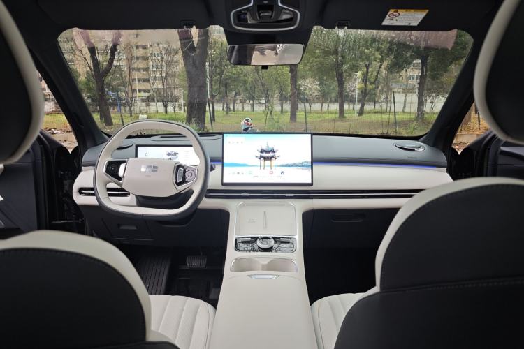 Used Geely Galaxy Xingjian 7 EM-i 2025 120km Flagship Edition Interior 1