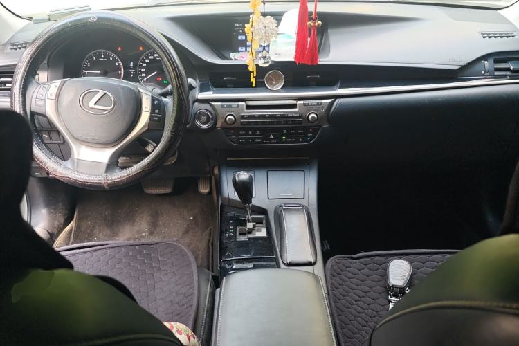 Used Lexus ES 2013 250 Elite Edition Center Console