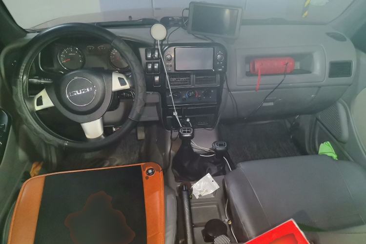 Used Isuzu Pickup 2009 2.8T 4WD Base Model Van 4JB1-TCT Center Console