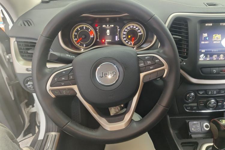 Used Jeep Cherokee 2016 2.4L Leading Edition
