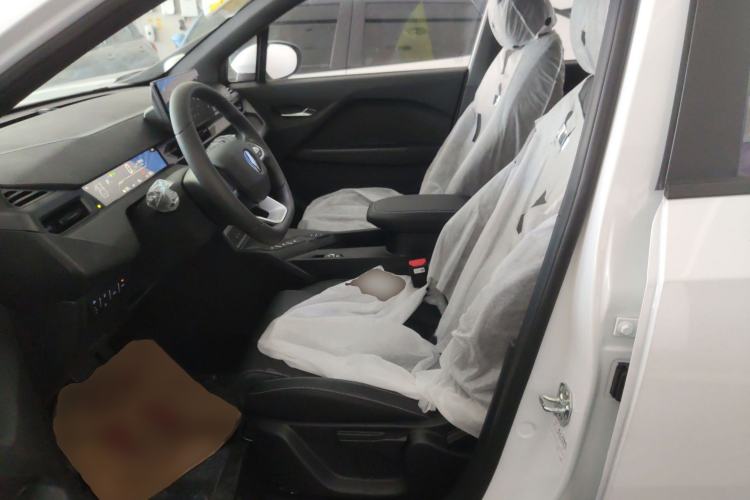 Used Livan 7 2024 605 km Wealth Edition