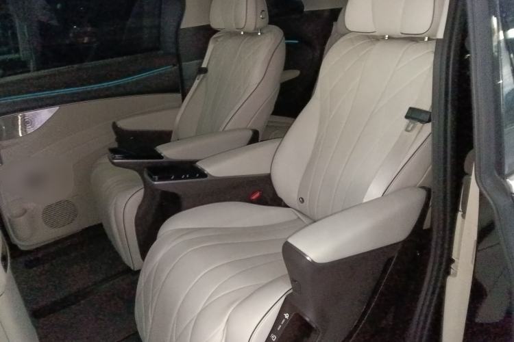 Used Denza D9 2024 DM-i 980 Four-Wheel Drive Prestige Model Left Rear Seat