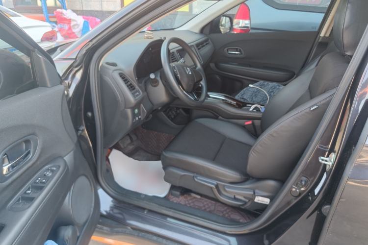 Used Honda Vezel 2022 1.5L CVT Phantom Night Pioneer Edition Driver Seat