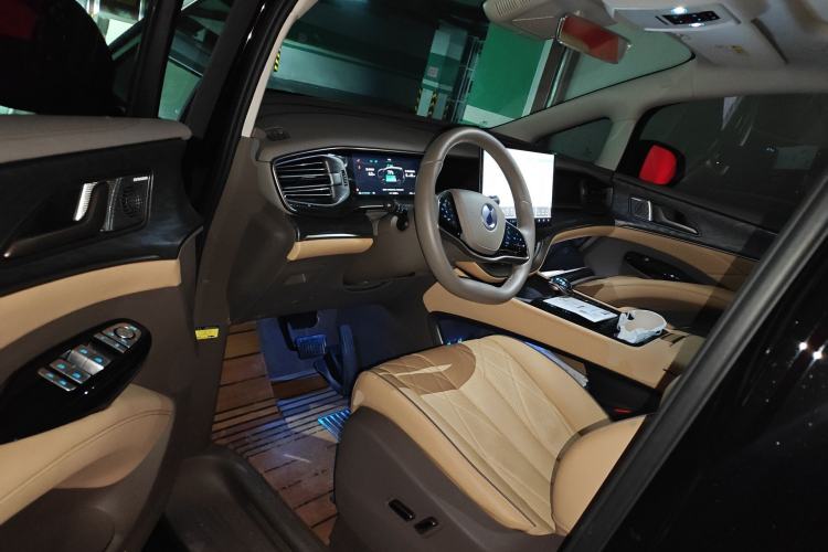 Used Denza D9 2023 DM-i 965 Luxury Model Driver Seat