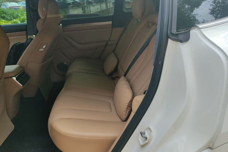 Used Hima Luxeed R7 2024 All-Electric 802 km Max Left Rear Seat