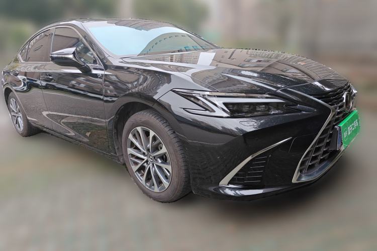 Used Lexus ES 2024 200 Premium Edition Front Right 45 Deg