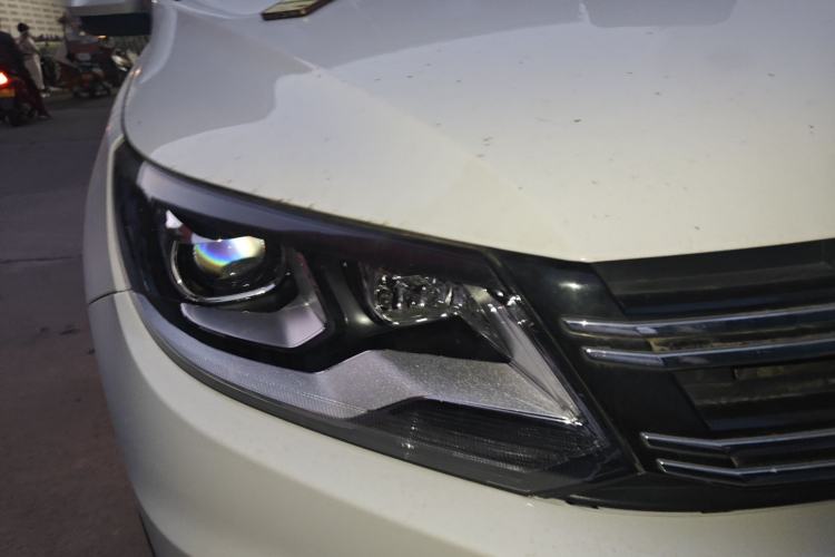 Used Volkswagen Tiguan 2015 1.8TSI Automatic Two-Wheel Drive Luxury Model Right Front Headlight