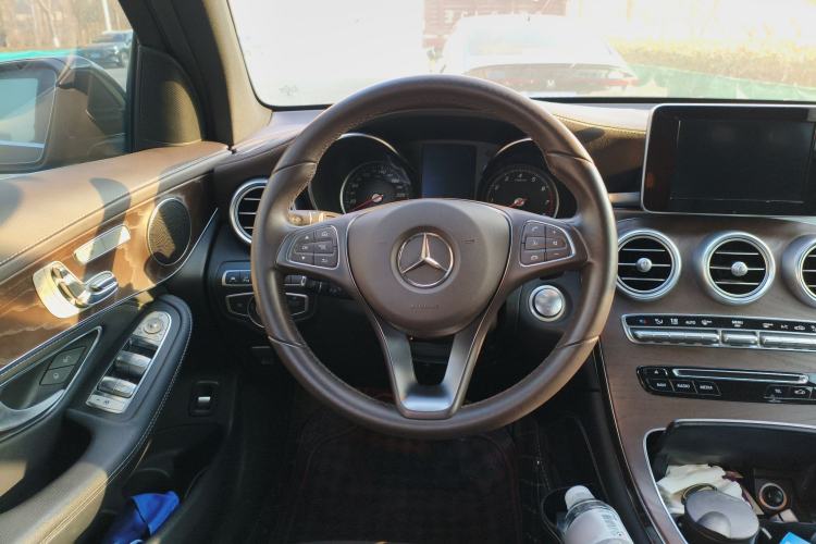 Used Mercedes-Benz GLC 2017 GLC 300 4MATIC Sport Edition Steering Wheel