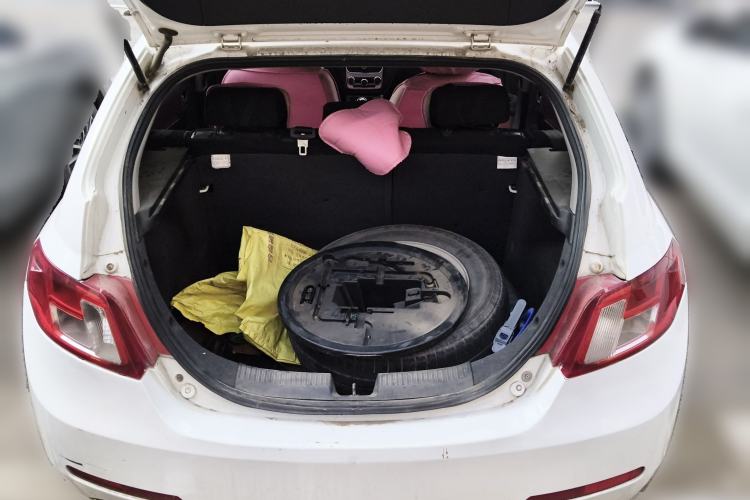 Used Geely Auto Classic Emgrand 2013 Hatchback 1.5L Manual Entry-Level Model
