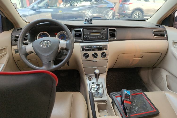 Used Toyota Corolla EX 2013 1.6L Automatic Luxury Edition Center Console