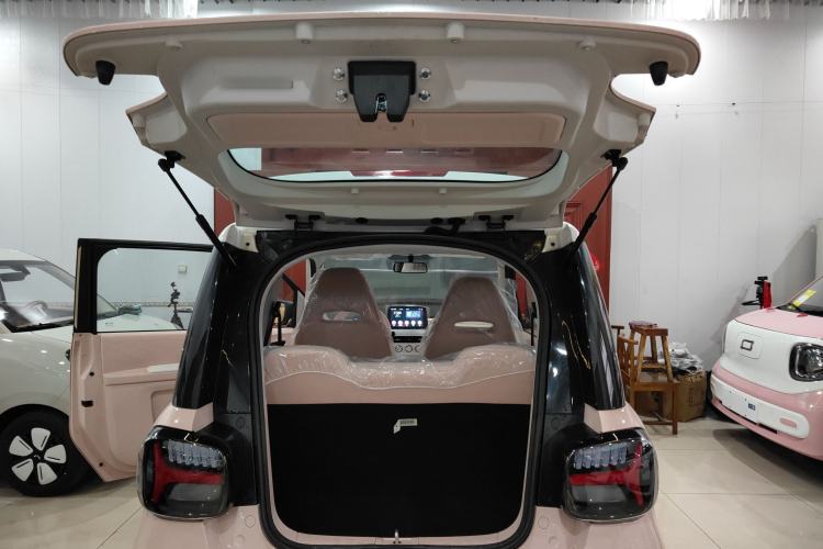 Used Know Beans Rainbow 2024 First Clear Edition Trunk