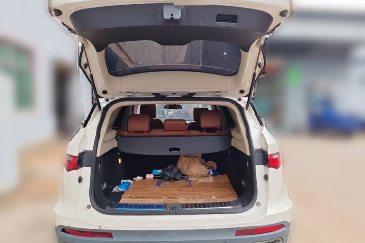 Used Zotye T700 2017 1.8T Dual-Clutch Luxury Model Trunk