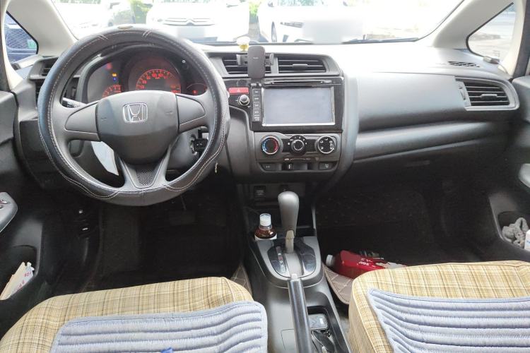 Used Honda Fit 2014 1.5L LX CVT Comfort Model Center Console