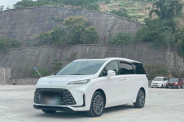 Used Buick GL8 New Energy 2025 Lu Shang Luxury Edition 7-Seater