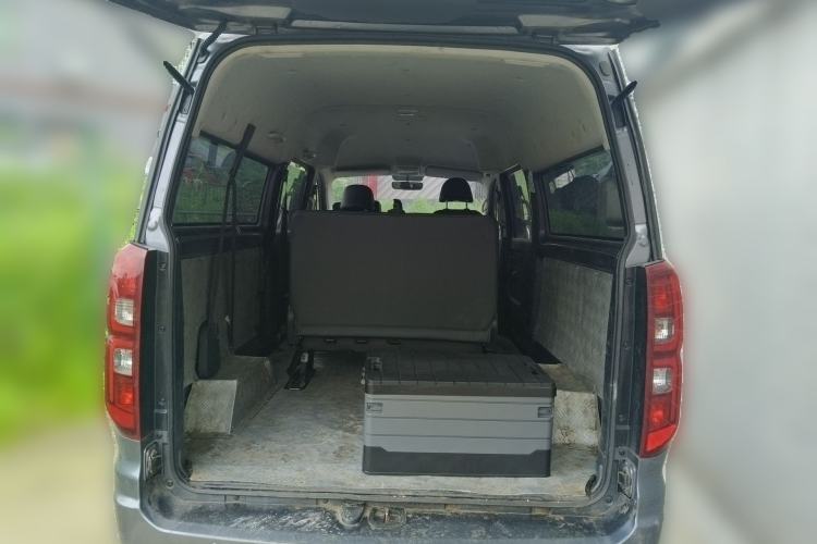 Used Jinbei Gold Hiace 2021 1.5L Passenger Van Travel Lion 6-Seater Trunk