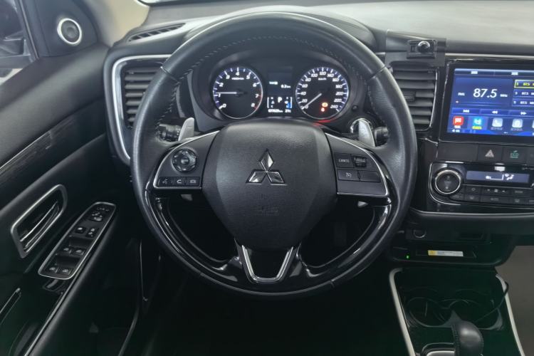 Used Mitsubishi Outlander 2019 2.0L Two-Wheel Drive Comfort Edition 5 Seats China VI Standard

