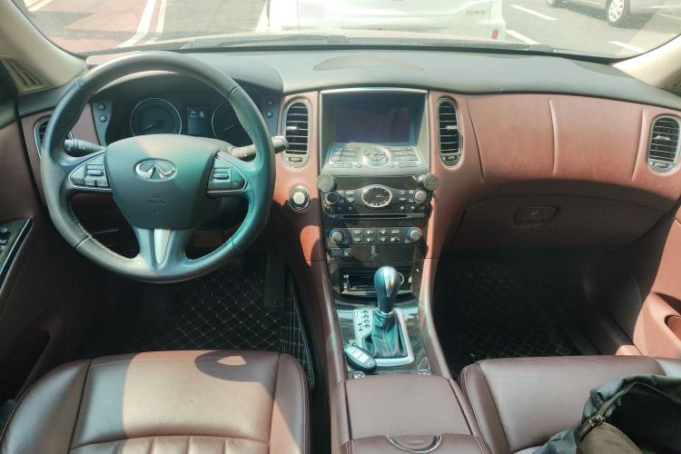 Used Infiniti QX50 2015 2.5L Enjoyment Edition Center Console